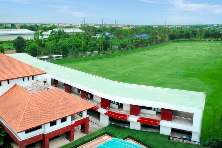 Ek Burapa School exterior