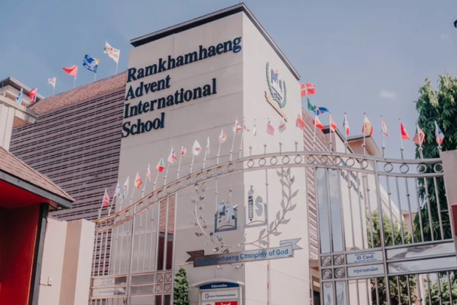 Ramkhamhaeng Advent International School exterior