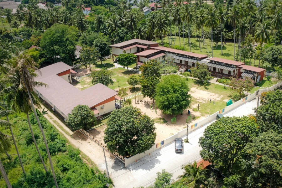 Si Ri Panya International School exterior